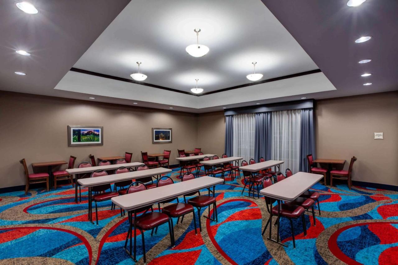 Comfort Inn & Suites Cleveland Exterior photo
